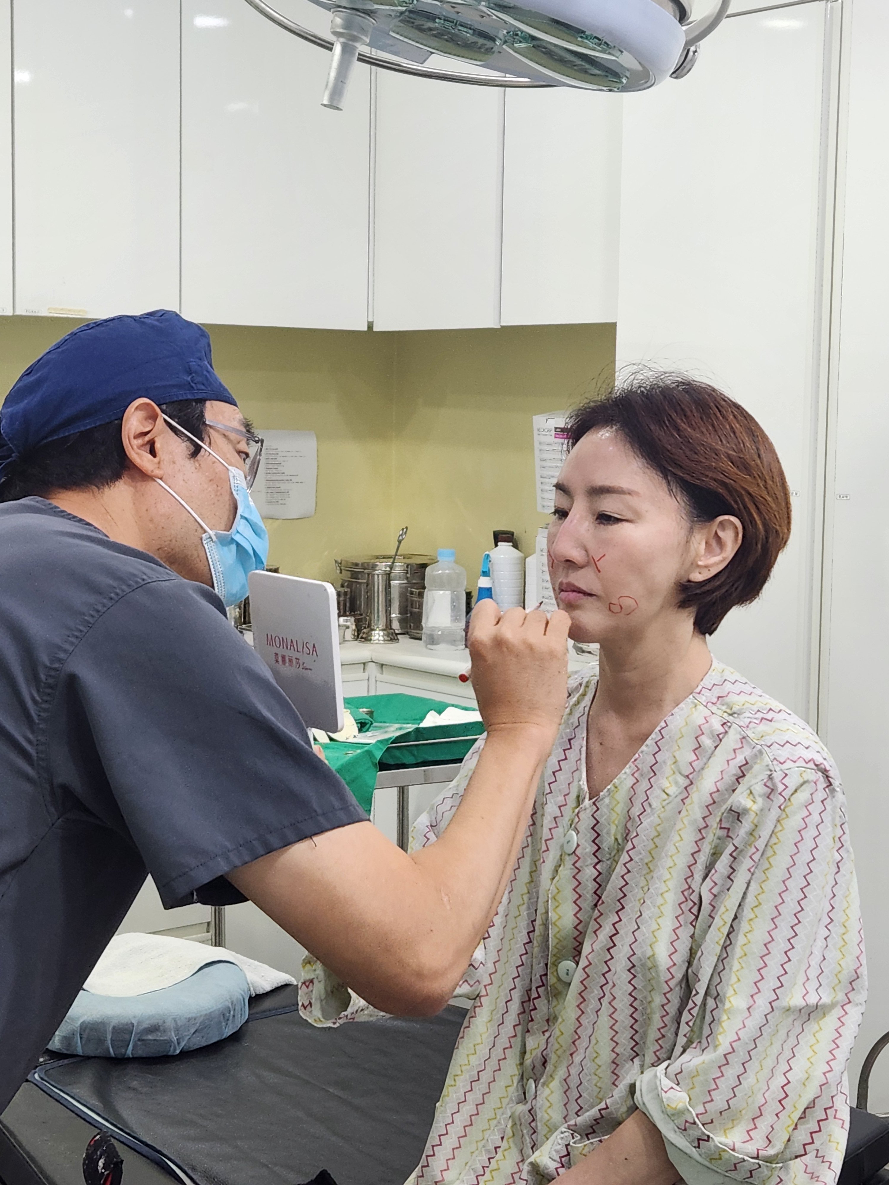 압구정중년눈성형상담